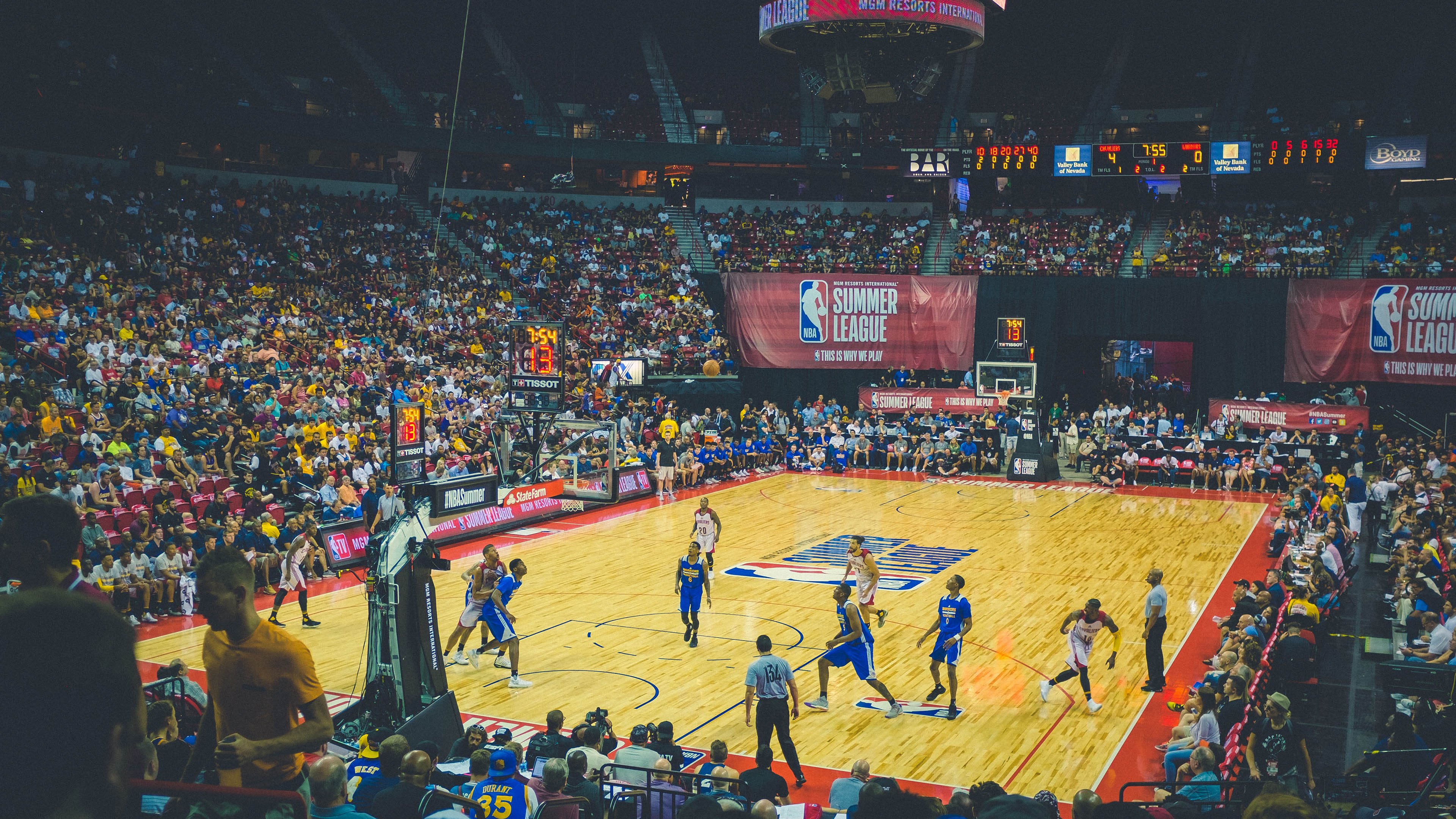 村级篮球赛融合社区公益激发基层体育热情，村级篮球比赛